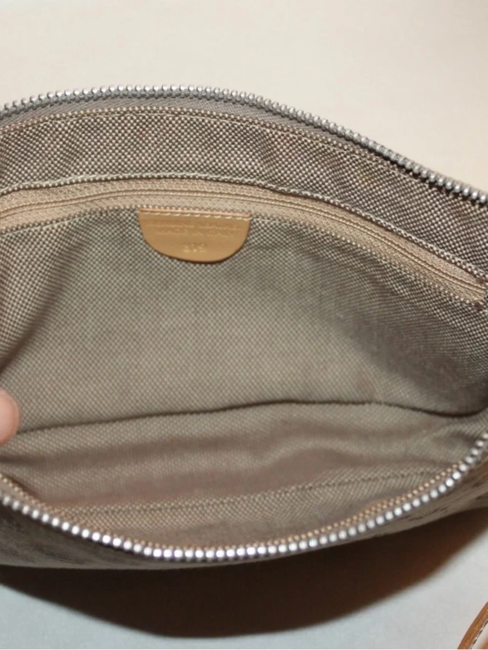 Vintage Made in ITALY Dooney & Bourke Beige Monogram Shoulder Bag - Picture 2 of 11